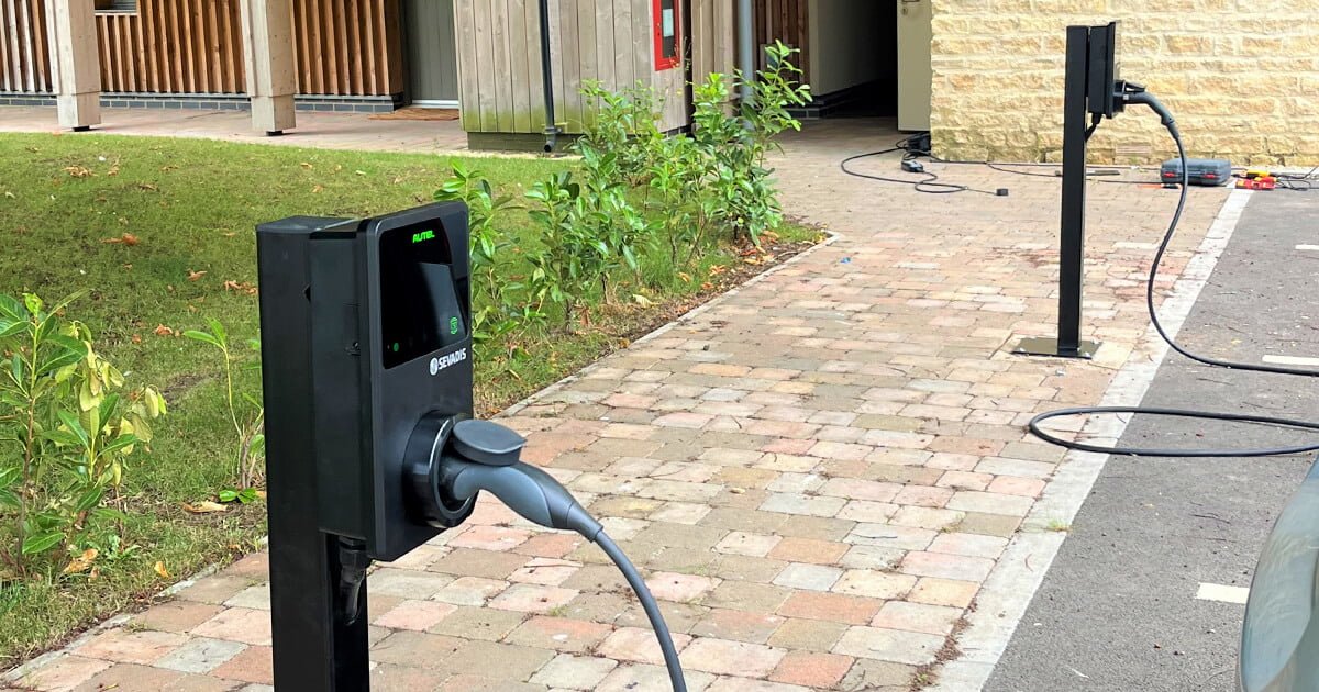 2 charging points being used